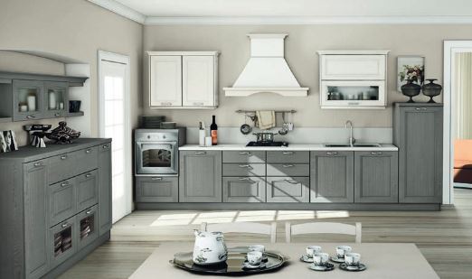 RAILA - klasická kuchyňa od spoločnosti CREO s masívnymi jaseňovými dvierkami v sivej a bielej farbe